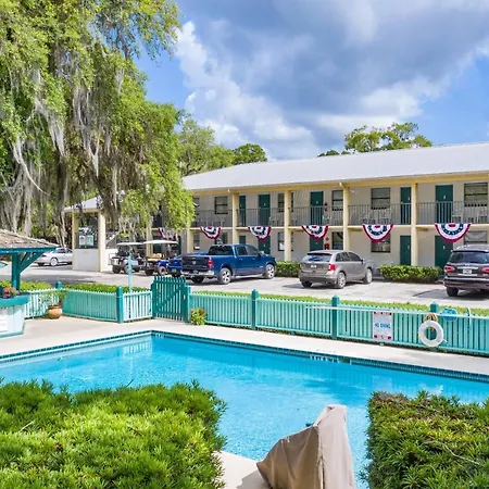 Steinhatchee River Inn And Marina